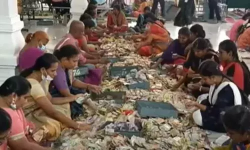 பழனி முருகன் கோவிலில் ரூ.2.20 கோடி உண்டியல் காணிக்கை - கோவில் நிர்வாகம் தகவல் பழனி முருகன் கோவிலில் ரூ.2.20 கோடி உண்டியல் காணிக்கை - கோவில் நிர்வாகம் தகவல்