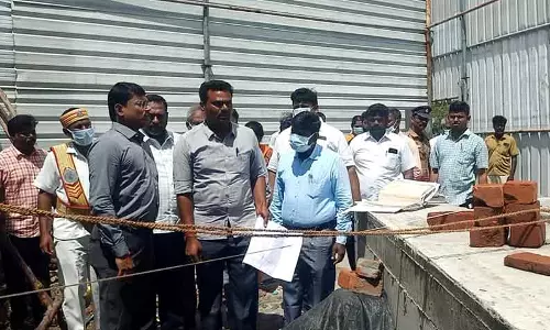 கருணாநிதி சிலை அமைய உள்ள இடத்தில் கலெக்டர் ஆய்வு கருணாநிதி சிலை அமைய உள்ள இடத்தில் கலெக்டர் ஆய்வு