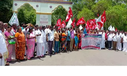 நிலத்திற்கான இழப்பீட்டை அரசாணை படி 10 மடங்கு வழங்க வேண்டும் நிலத்திற்கான இழப்பீட்டை அரசாணை படி 10 மடங்கு வழங்க வேண்டும்