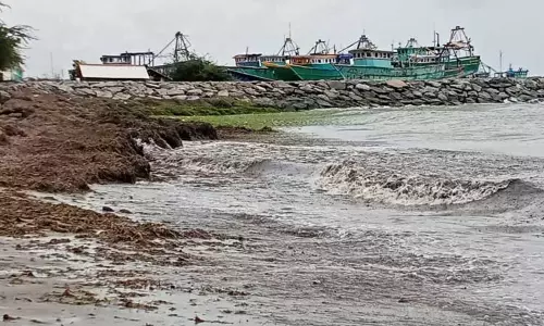 கடல் அரிப்பை தடுக்க நடவடிக்கை எடுக்க வேண்டும்; மீனவர்கள் கோரிக்கை கடல் அரிப்பை தடுக்க நடவடிக்கை எடுக்க வேண்டும்; மீனவர்கள் கோரிக்கை