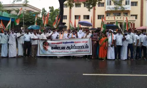 காங்கிரஸ் கட்சியினர் ஆர்ப்பாட்டம் காங்கிரஸ் கட்சியினர் ஆர்ப்பாட்டம்
