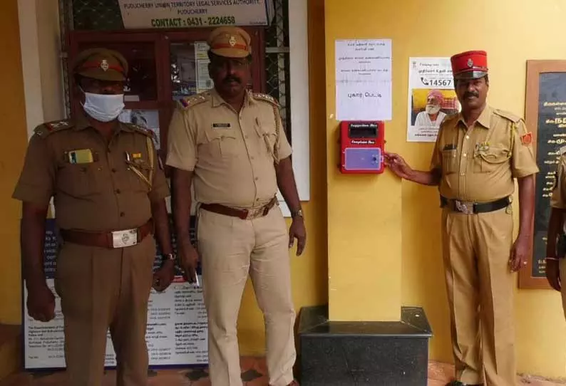 திருநள்ளாறு போலீஸ் நிலையத்தில் புகார் பெட்டி திருநள்ளாறு போலீஸ் நிலையத்தில் புகார் பெட்டி