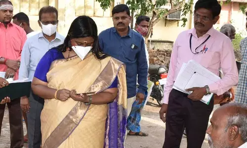 நாமக்கல் உழவர் சந்தையில் கலெக்டர் ஆய்வு நாமக்கல் உழவர் சந்தையில் கலெக்டர் ஆய்வு