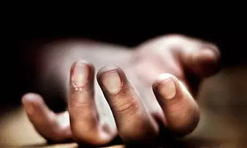 மின்கம்பத்தில் மோட்டார் சைக்கிள் மோதி தொழிலாளி பலி