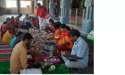 மெய்க்கண்ணுடையாள் அம்மன் கோவிலில் ரூ.3 லட்சம் உண்டியல் காணிக்கை மெய்க்கண்ணுடையாள் அம்மன் கோவிலில் ரூ.3 லட்சம் உண்டியல் காணிக்கை