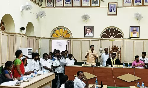 வளர்ச்சி திட்டப்பணிகளை நி்றைவேற்ற வேண்டும்