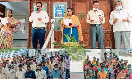 கலெக்டர் அலுவலகத்தில் கொடுஞ்செயல் எதிர்ப்பு - உறுதிமொழி ஏற்பு