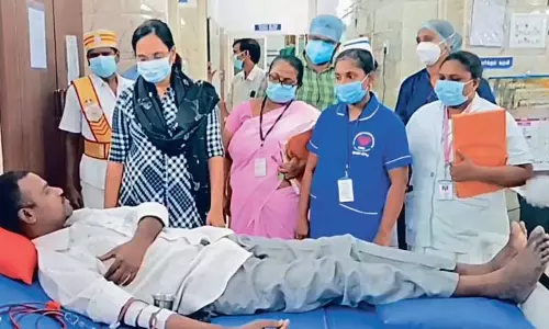 அரசு ஆஸ்பத்திரியில் கலெக்டர் ஆய்வு அரசு ஆஸ்பத்திரியில் கலெக்டர் ஆய்வு