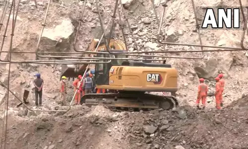 காஷ்மீர் சுரங்கப்பாதை விபத்து; பலி எண்ணிக்கை 6 ஆக உயர்வு - மீட்புப்பணி தொடருகிறது!