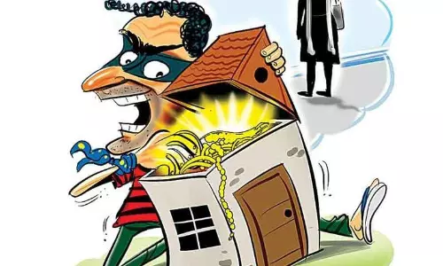 தனியார் பள்ளியில் ரூ.1¼ லட்சம் திருட்டு தனியார் பள்ளியில் ரூ.1¼ லட்சம் திருட்டு