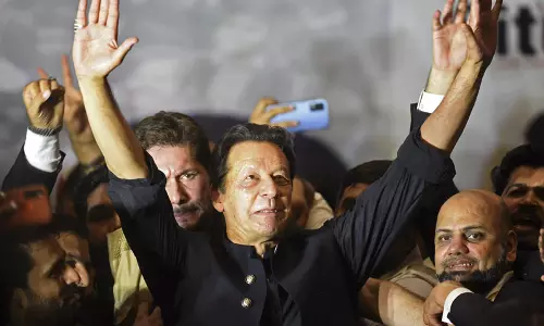 ரஷியாவிடமிருந்து சலுகை விலையில் கச்சா எண்ணெய் - இந்தியாவை மீண்டும் பாராட்டிய இம்ரான்கான்