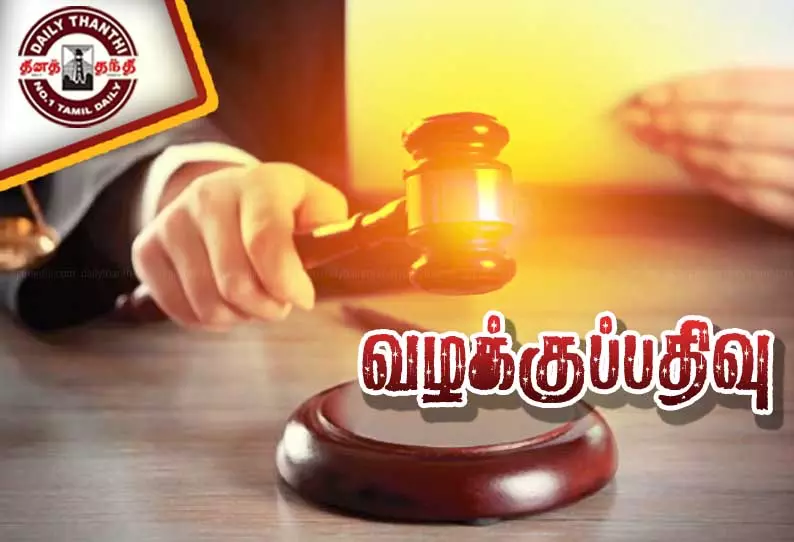 சத்ரபதி சிவாஜி வளர்ந்த அரண்மனையில் நடனமாடிய பெண் கலைஞர்- போலீசார் வழக்குப்பதிவு சத்ரபதி சிவாஜி வளர்ந்த அரண்மனையில் நடனமாடிய பெண் கலைஞர்- போலீசார் வழக்குப்பதிவு