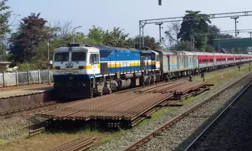 அசாமில் கனமழை: கோவை-சில்சார் எக்ஸ்பிரஸ் ரெயில் இயக்கத்தில் மாற்றம் அசாமில் கனமழை: கோவை-சில்சார் எக்ஸ்பிரஸ் ரெயில் இயக்கத்தில் மாற்றம்