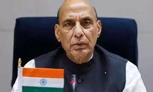 மத்திய மந்திரி நிதின் கட்காரி வீட்டிற்கு சென்றார்- ராஜ்நாத் சிங் மத்திய மந்திரி நிதின் கட்காரி வீட்டிற்கு சென்றார்- ராஜ்நாத் சிங்