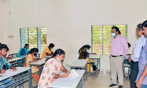 குரூப்-2 தேர்வு திருவள்ளூர் மாவட்டத்தில் 26 ஆயிரத்து 166 பேர் தேர்வு எழுதினார்கள் - கலெக்டர் தகவல்