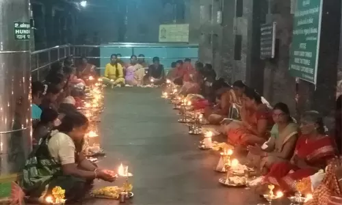 கன்னியாகுமரி பகவதி அம்மன் கோவிலில் 1,008 திருவிளக்கு பூஜை கன்னியாகுமரி பகவதி அம்மன் கோவிலில் 1,008 திருவிளக்கு பூஜை