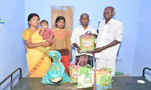 நிவாரண பொருட்கள் வழங்கல்