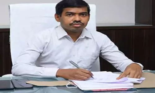 உதவித்தொகை பெற கிராம நிர்வாக அலுவலகங்களில் விண்ணப்பிக்கலாம்-கலெக்டர் தகவல்