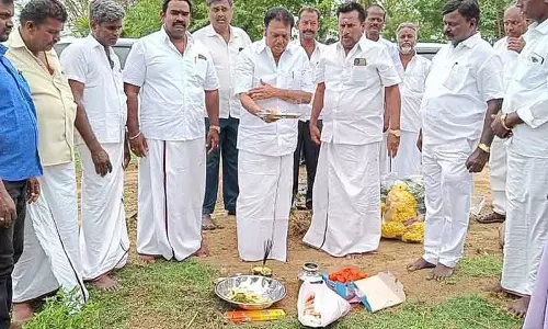 ரூ.5 லட்சம் மதிப்பில் இணைப்புச் சாலை அமைக்கும் பணி