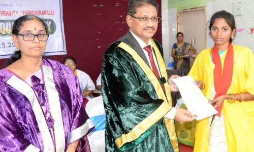 பெண்கள் நெறி தவறாமல் வாழ உறுதிமொழி ஏற்க வேண்டும் பெண்கள் நெறி தவறாமல் வாழ உறுதிமொழி ஏற்க வேண்டும்