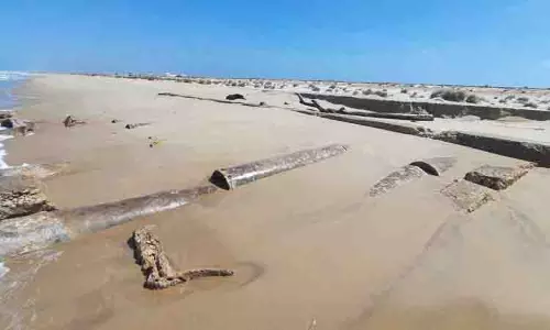 தனுஷ்கோடியில் 58 ஆண்டுகளுக்கு முன்பு கடலில் மூழ்கிய தரைப்பாலம் வெளியே தெரிந்தது