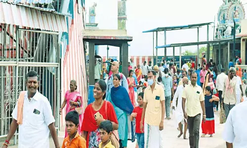 திருத்தணி முருகன் கோவிலில் குவிந்த பக்தர்கள்