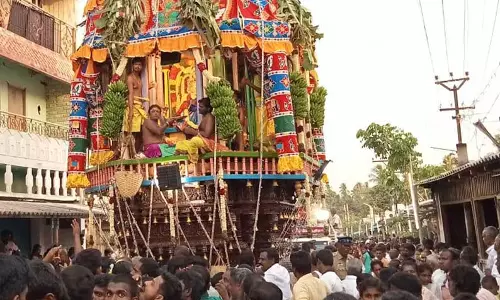 பாண்டமங்கலம்  மகா மாரியம்மன் கோவில் தேர்த்திருவிழா  திரளான பக்தர்கள் வடம்பிடித்து இழுத்தனர்