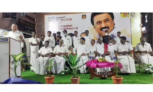 காட்டுமன்னார்கோவிலில் தி.மு.க. அரசின் சாதனை விளக்க பொதுக்கூட்டம் அமைச்சர் எம்.ஆர்.கே. பன்னீர்செல்வம் பங்கேற்பு காட்டுமன்னார்கோவிலில் தி.மு.க. அரசின் சாதனை விளக்க பொதுக்கூட்டம் அமைச்சர் எம்.ஆர்.கே. பன்னீர்செல்வம் பங்கேற்பு