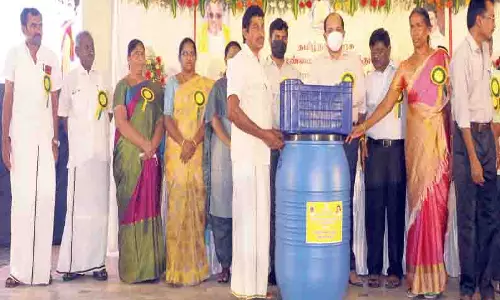 ஈரோடு மாவட்டத்தில் 60 கிராம ஊராட்சிகளில் ஒருங்கிணைந்த வேளாண்மை வளர்ச்சித்திட்ட தொடக்கவிழா- குமாரவலசில் நடந்த நிகழ்ச்சியில் கலெக்டர் பங்கேற்பு ஈரோடு மாவட்டத்தில் 60 கிராம ஊராட்சிகளில் ஒருங்கிணைந்த வேளாண்மை வளர்ச்சித்திட்ட தொடக்கவிழா- குமாரவலசில் நடந்த நிகழ்ச்சியில் கலெக்டர் பங்கேற்பு