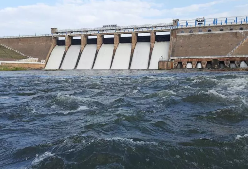 வைகை அணையில் தண்ணீர் திறப்பு - விவசாயிகள் மகிழ்ச்சி...! வைகை அணையில் தண்ணீர் திறப்பு - விவசாயிகள் மகிழ்ச்சி...!