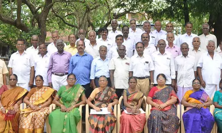 முன்னாள் மாணவர்கள் சந்திப்பு நிகழ்ச்சி முன்னாள் மாணவர்கள் சந்திப்பு நிகழ்ச்சி