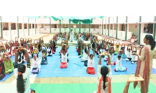 அரசு பெண்கள் கல்லூரியில் யோகா பயிற்சி அரசு பெண்கள் கல்லூரியில் யோகா பயிற்சி