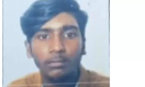 ஏரியில் குளித்த போது தண்ணீரில் மூழ்கி வாலிபர் சாவு ஏரியில் குளித்த போது தண்ணீரில் மூழ்கி வாலிபர் சாவு