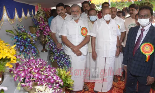 கொடைக்கானலில் கோடைவிழா, மலர் கண்காட்சி - சுற்றுலா பயணிகள் ஆர்வமுடன் கண்டு களித்தனர் கொடைக்கானலில் கோடைவிழா, மலர் கண்காட்சி - சுற்றுலா பயணிகள் ஆர்வமுடன் கண்டு களித்தனர்