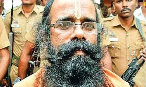 சிறையில் இருந்து வெளிநாட்டுக்கு வீடியோ காலில் பேசிய வழக்கில் இருந்து முருகன் விடுதலை சிறையில் இருந்து வெளிநாட்டுக்கு வீடியோ காலில் பேசிய வழக்கில் இருந்து முருகன் விடுதலை