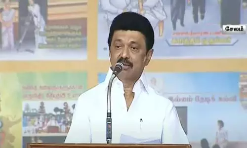 ஆட்சிக்கு வந்த உடனே பெட்ரோல் விலையை குறைத்தது திமுக அரசு - முதல்-அமைச்சர் மு.க.ஸ்டாலின் ஆட்சிக்கு வந்த உடனே பெட்ரோல் விலையை குறைத்தது திமுக அரசு - முதல்-அமைச்சர் மு.க.ஸ்டாலின்