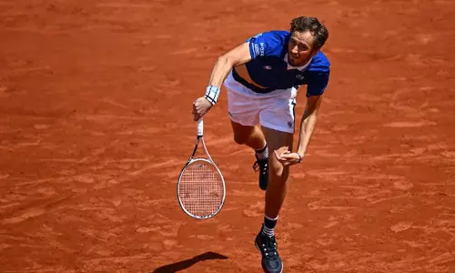 பிரெஞ்சு ஓபன் டென்னிஸ் : டேனியல் மெட்வதேவ்  2-வது சுற்றுக்கு முன்னேற்றம்