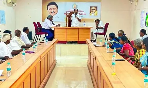 வட்டார வளர்ச்சி அலுவலகத்தில் கருணாநிதி சிலை வட்டார வளர்ச்சி அலுவலகத்தில் கருணாநிதி சிலை