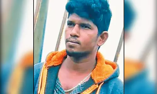 கடன் தொகையை திருப்பி செலுத்த முடியாததால் வியாபாரி தூக்குப்போட்டு தற்கொலை கடன் தொகையை திருப்பி செலுத்த முடியாததால் வியாபாரி தூக்குப்போட்டு தற்கொலை