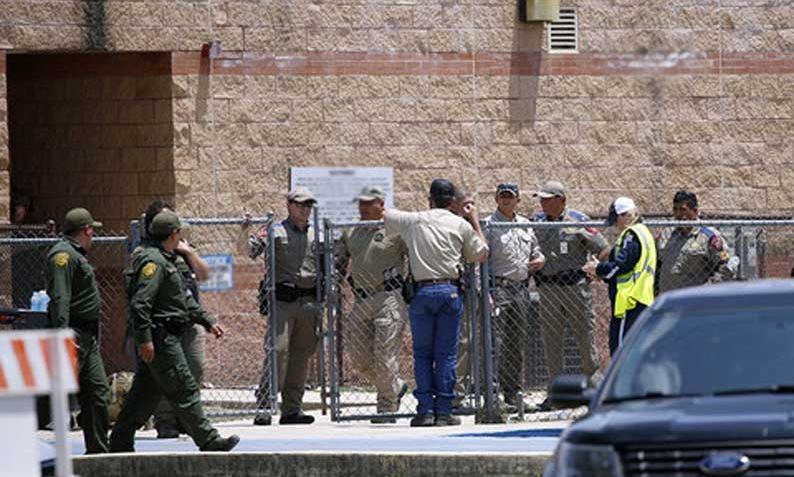 அமெரிக்கா: தொடக்கப் பள்ளியில் நடந்த துப்பாக்கிச் சூட்டில் 14 குழந்தைகள் உள்பட 15 பேர் பரிதாப பலி