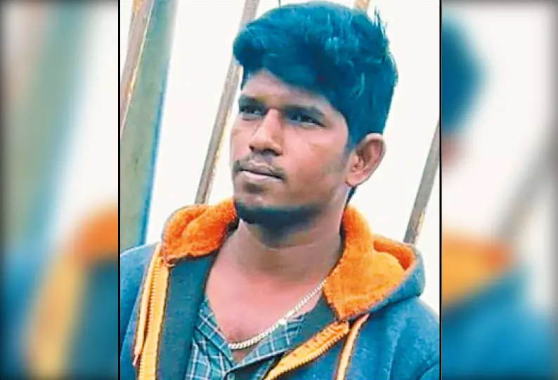 கடன் தொகையை திருப்பி செலுத்த முடியாததால் வியாபாரி தூக்குப்போட்டு தற்கொலை கடன் தொகையை திருப்பி செலுத்த முடியாததால் வியாபாரி தூக்குப்போட்டு தற்கொலை