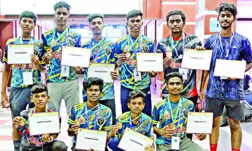 தேசிய ஜூனியர் ஐவர் கால்பந்து போட்டி: தமிழ்நாடு அணி 3-வது இடம் பிடித்தது - திருச்சி வீரர் இந்திய அணிக்கு தேர்வு தேசிய ஜூனியர் ஐவர் கால்பந்து போட்டி: தமிழ்நாடு அணி 3-வது இடம் பிடித்தது - திருச்சி வீரர் இந்திய அணிக்கு தேர்வு