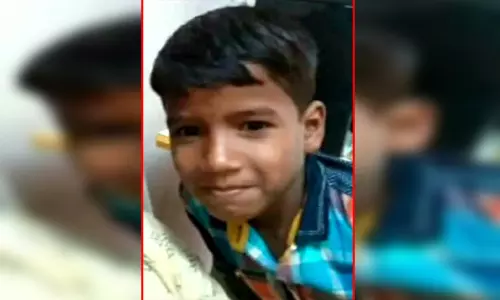 மின்சாரம் தாக்கியதில் பள்ளி மாணவன் பலி; சார்ஜரில் இருந்து செல்போனை கழற்றியபோது பரிதாபம் மின்சாரம் தாக்கியதில் பள்ளி மாணவன் பலி; சார்ஜரில் இருந்து செல்போனை கழற்றியபோது பரிதாபம்