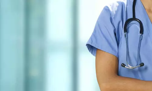 தனியறையில் நிற்க வைத்து 3 மணி நேரம் மிரட்டல் மயங்கி விழுந்த நர்ஸ்