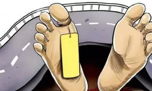 கார் மோதி பெண் பலி