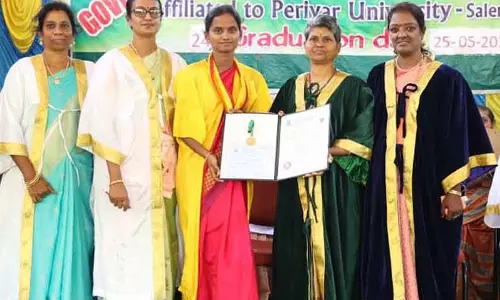 அரசு மகளிர் கல்லூரியில் பட்டமளிப்பு விழா அரசு மகளிர் கல்லூரியில் பட்டமளிப்பு விழா