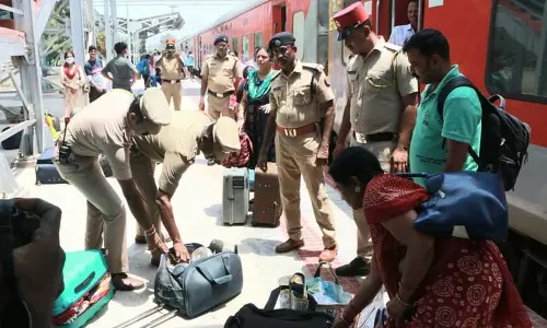 ரெயிலில் புகையிலை பொருட்கள் கடத்தல் ரெயிலில் புகையிலை பொருட்கள் கடத்தல்