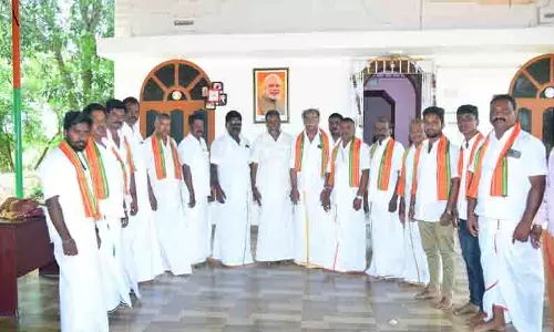 மாற்றுக்கட்சியினர் பா.ஜ.க.வில் இணைந்தனர் மாற்றுக்கட்சியினர் பா.ஜ.க.வில் இணைந்தனர்