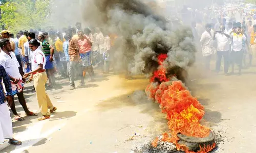 ராமேசுவரத்தில் பயங்கரம்: பெண்ணை தூக்கிச்சென்று பலாத்காரம் செய்து கொலை ராமேசுவரத்தில் பயங்கரம்: பெண்ணை தூக்கிச்சென்று பலாத்காரம் செய்து கொலை