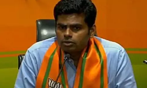 பிரதமரை மேடையில் அமரவைத்து, தமிழக முதல்-அமைச்சர் இப்படி பேசலாமா? - அண்ணாமலை